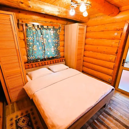 Holiday home Casa De Lemn *