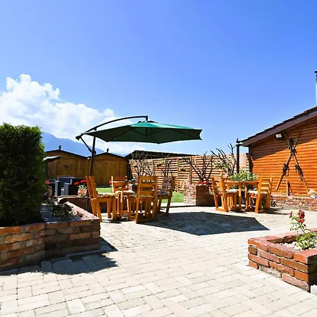 Casa De Lemn Holiday home Risnov